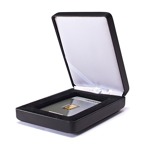 Estuche Nobile para 1 lingote   de oro estampado en blíster,  formato vertical, negro