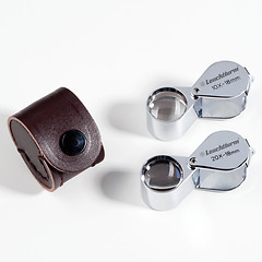 Lupa de precisión cromada (sistema de 3 lentes), 20 aumentos